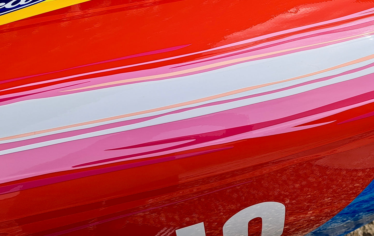 Fashion meets F1 (1988 Benetton F1 sidepod art)