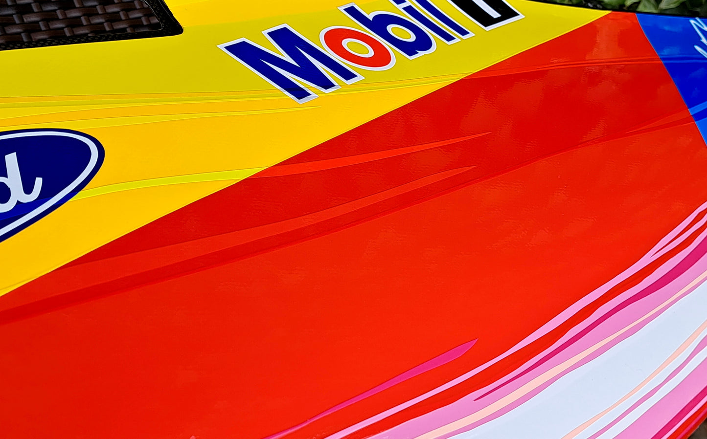 Fashion meets F1 (1988 Benetton F1 sidepod art)