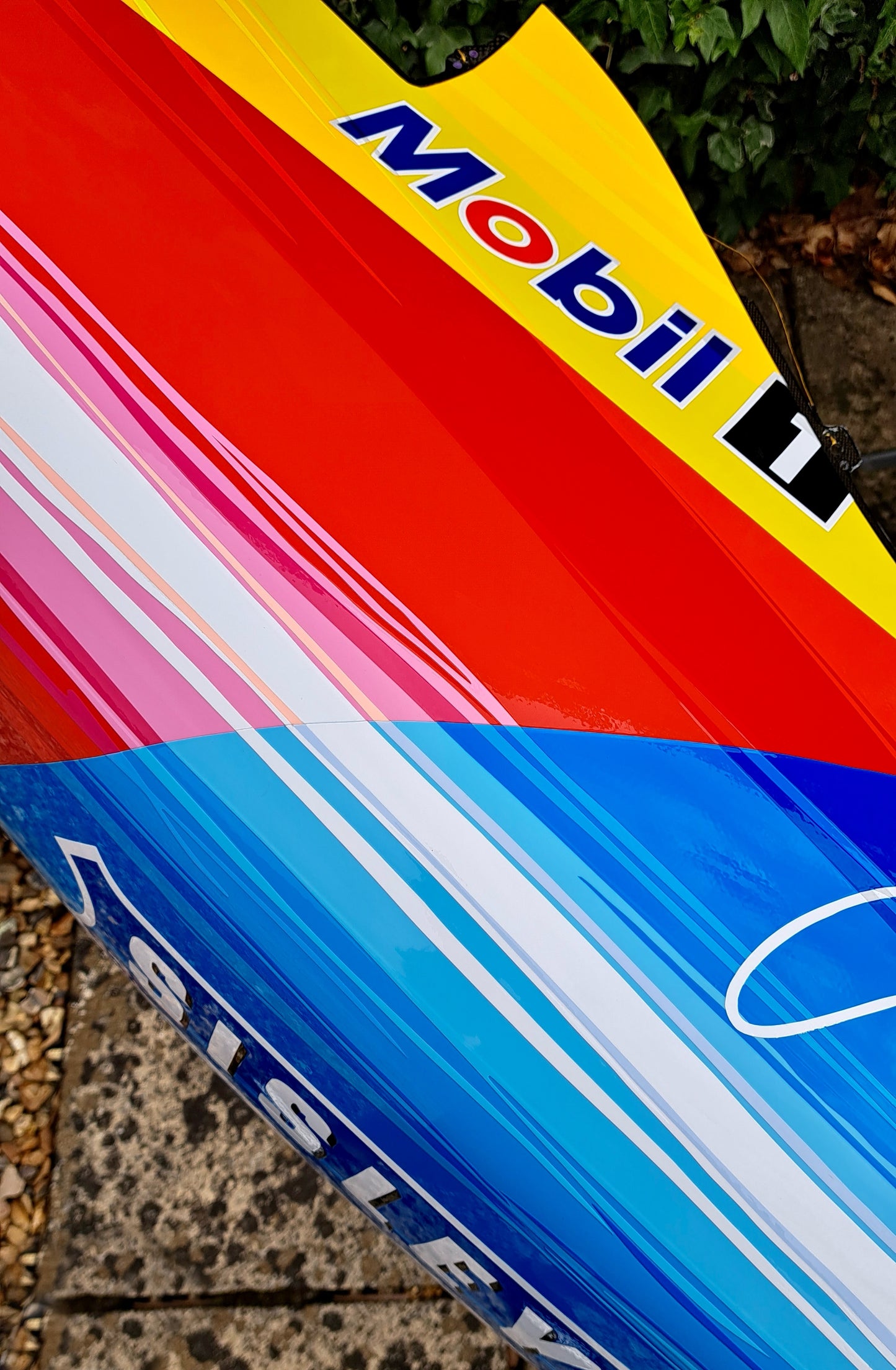 Fashion meets F1 (1988 Benetton F1 sidepod art)